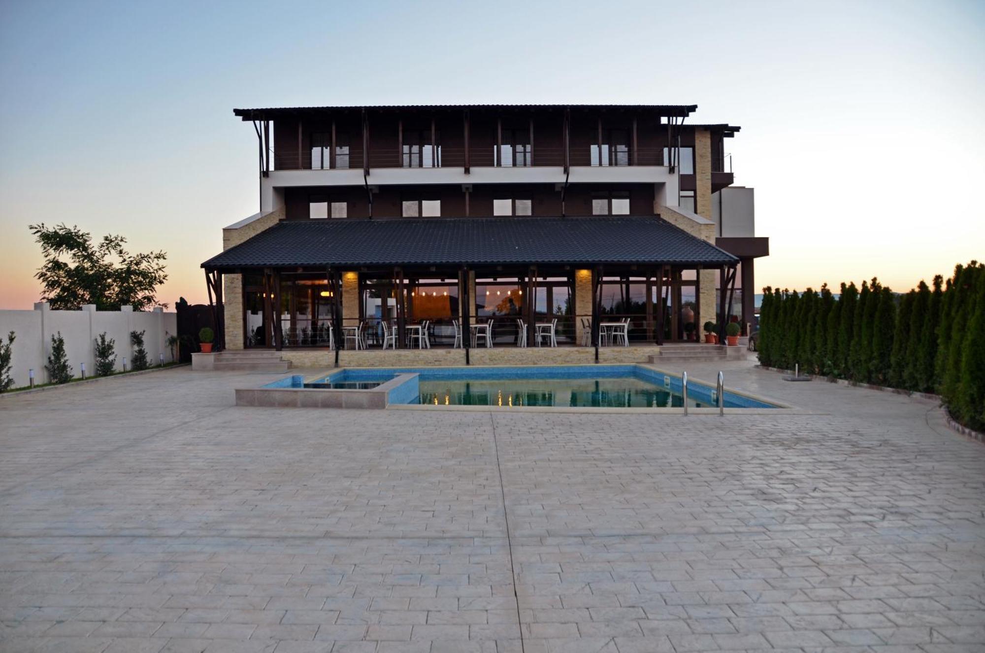 Pensiunea Sara Focşani Exterior foto